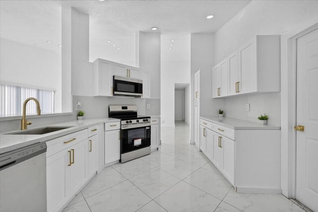 3090 Thames Way, Miramar, FL 33025
