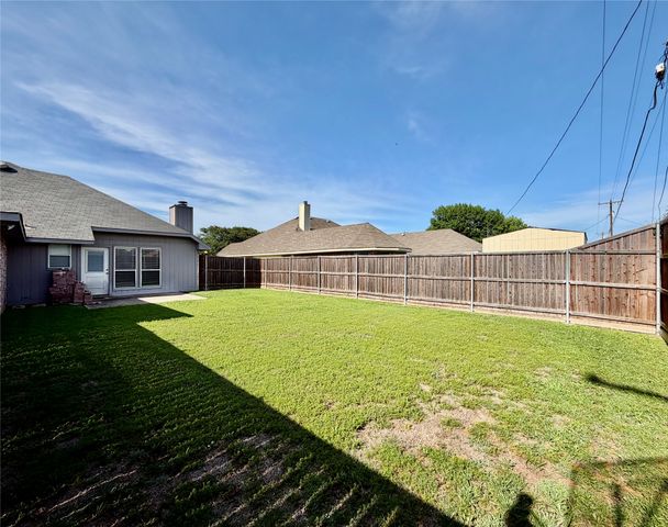 1302 Old Knoll Drive, Wylie, TX 75098