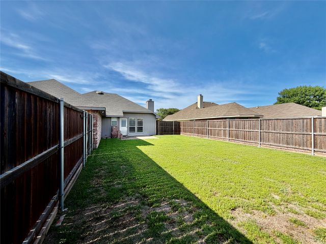 1302 Old Knoll Drive, Wylie, TX 75098