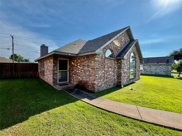 1302 Old Knoll Drive, Wylie, TX 75098