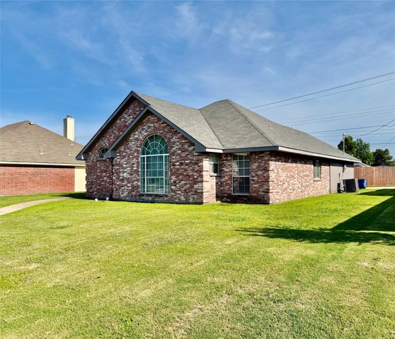 1302 Old Knoll Drive, Wylie, TX 75098