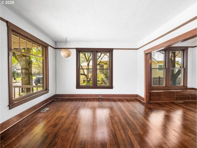 947 Se SPOKANE St Se, Portland, OR 97202