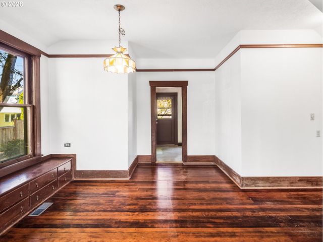 947 Se SPOKANE St Se, Portland, OR 97202