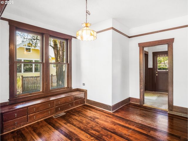 947 Se SPOKANE St Se, Portland, OR 97202