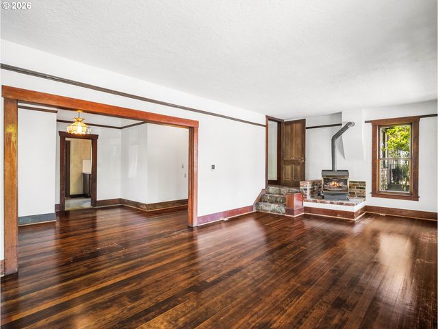 947 Se SPOKANE St Se, Portland, OR 97202