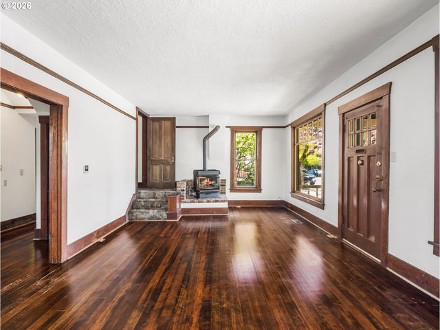 947 Se SPOKANE St Se, Portland, OR 97202