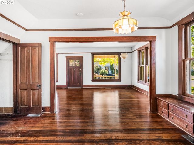 947 Se SPOKANE St Se, Portland, OR 97202