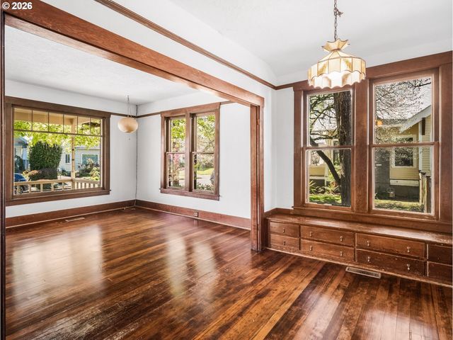 947 Se SPOKANE St Se, Portland, OR 97202