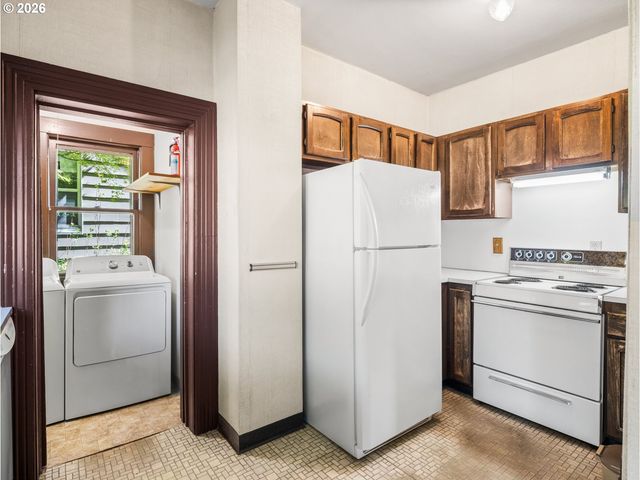 947 Se SPOKANE St Se, Portland, OR 97202