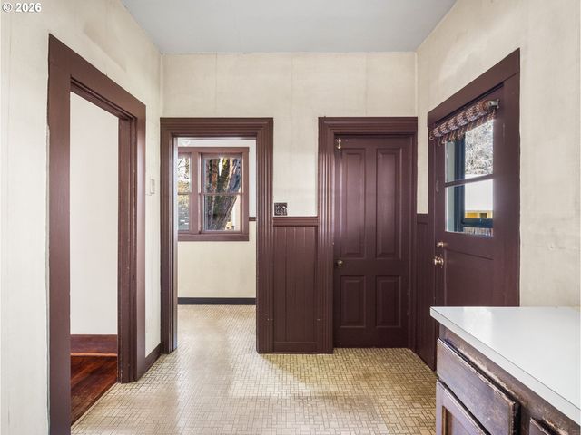 947 Se SPOKANE St Se, Portland, OR 97202