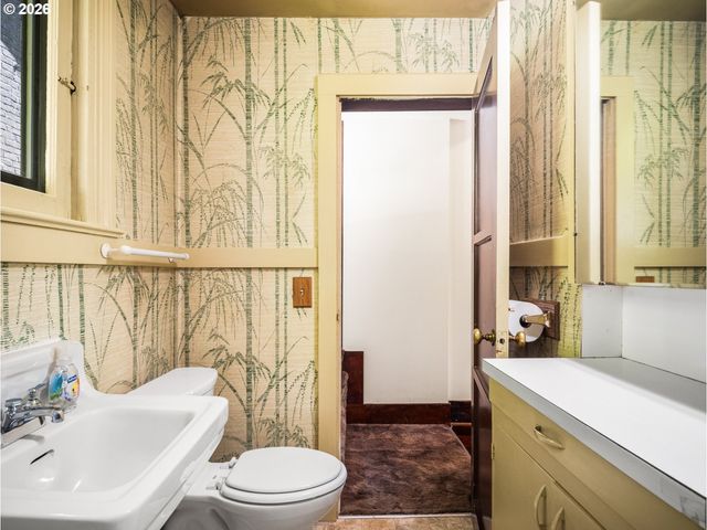 947 Se SPOKANE St Se, Portland, OR 97202