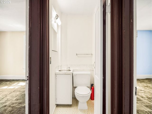 947 Se SPOKANE St Se, Portland, OR 97202