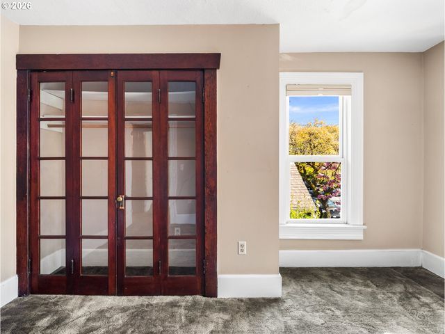 947 Se SPOKANE St Se, Portland, OR 97202