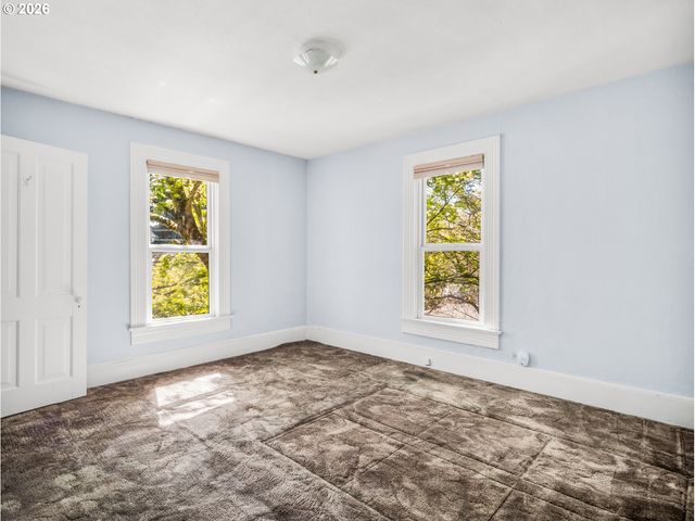 947 Se SPOKANE St Se, Portland, OR 97202