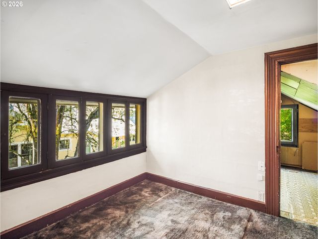 947 Se SPOKANE St Se, Portland, OR 97202