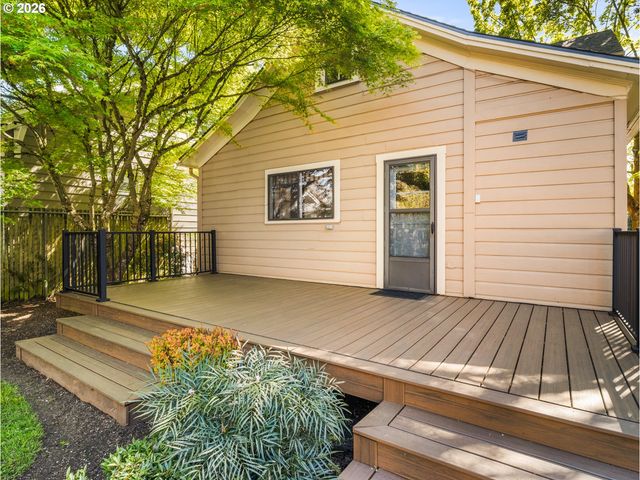 947 Se SPOKANE St Se, Portland, OR 97202