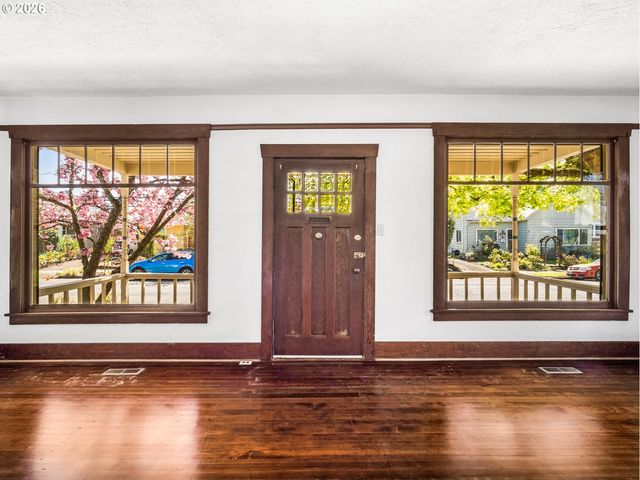 947 Se SPOKANE St Se, Portland, OR 97202