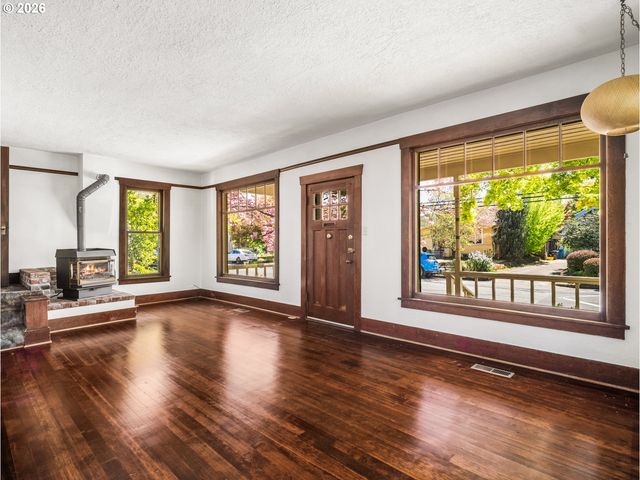 947 Se SPOKANE St Se, Portland, OR 97202