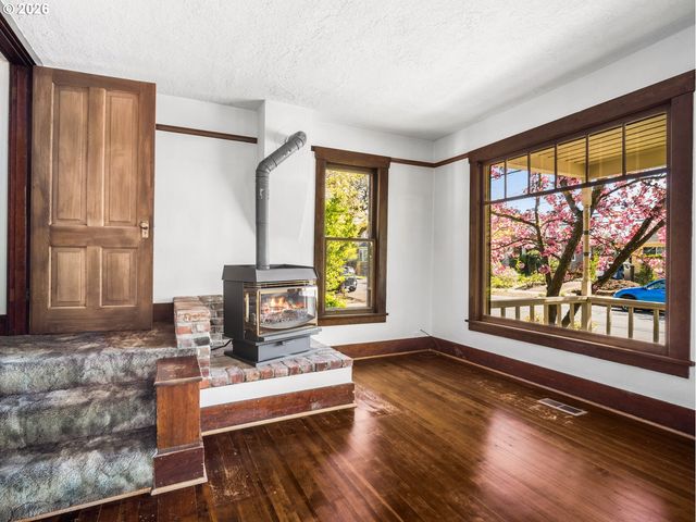 947 Se SPOKANE St Se, Portland, OR 97202