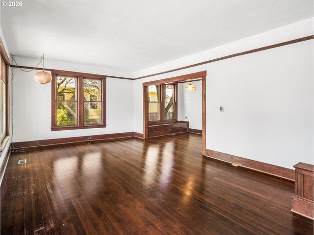 947 Se SPOKANE St Se, Portland, OR 97202