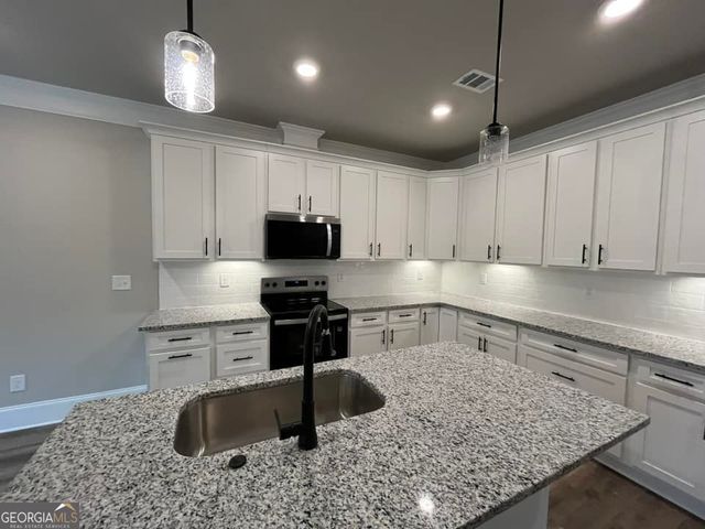 15 Creekside Commons Drive, Hoschton, GA 30548