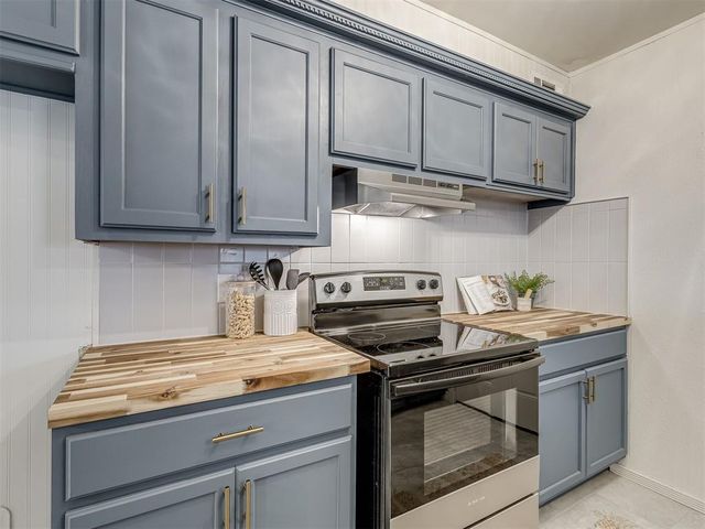 901 NE 6th Street, Moore, OK 73160