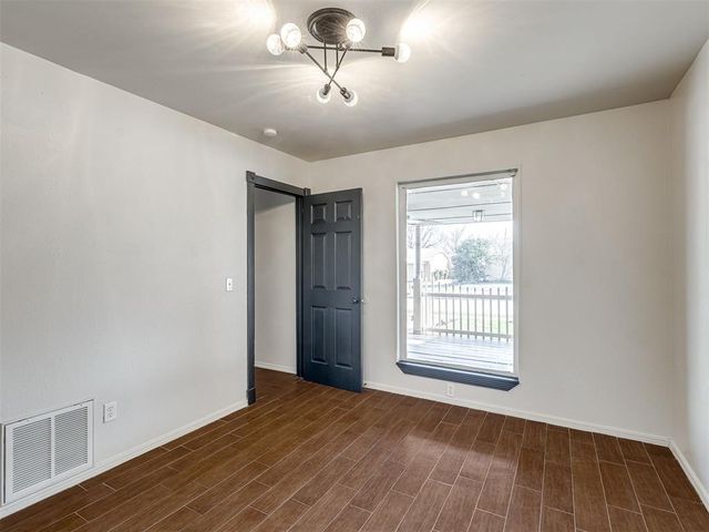 901 NE 6th Street, Moore, OK 73160