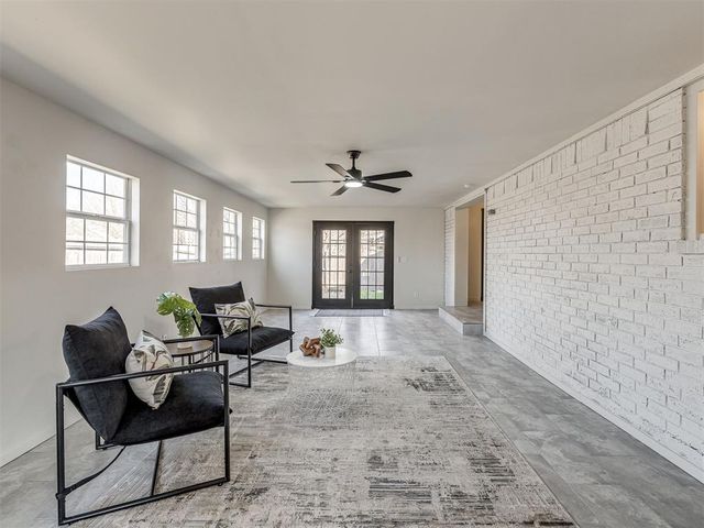 901 NE 6th Street, Moore, OK 73160