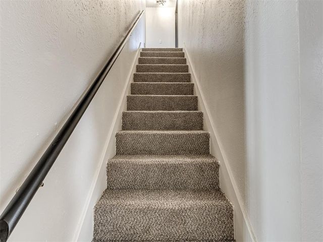 901 NE 6th Street, Moore, OK 73160