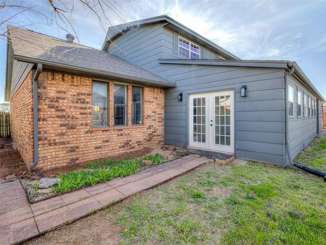 901 NE 6th Street, Moore, OK 73160