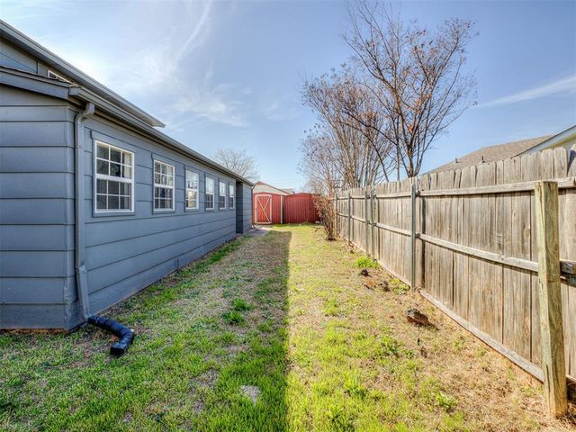 901 NE 6th Street, Moore, OK 73160