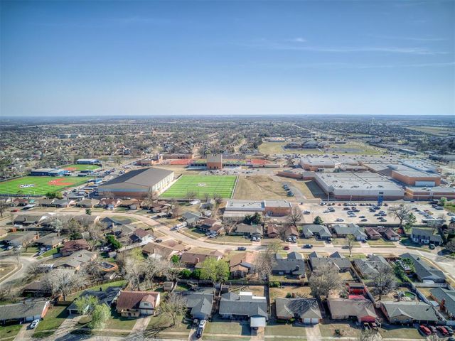 901 NE 6th Street, Moore, OK 73160