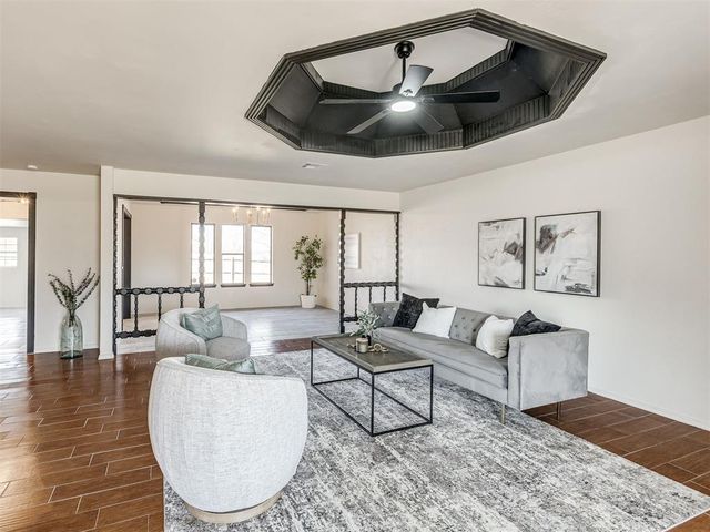 901 NE 6th Street, Moore, OK 73160