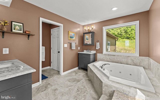384 LINDAMOOD LN, Strasburg, VA 22641