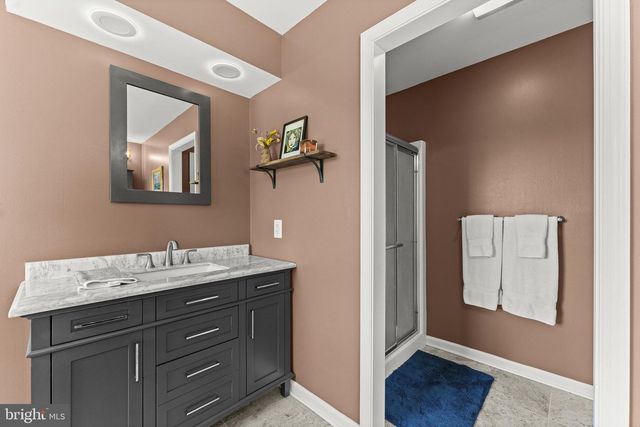 384 LINDAMOOD LN, Strasburg, VA 22641