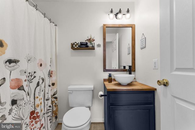 384 LINDAMOOD LN, Strasburg, VA 22641