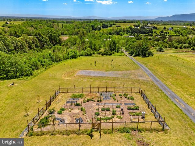 384 LINDAMOOD LN, Strasburg, VA 22641