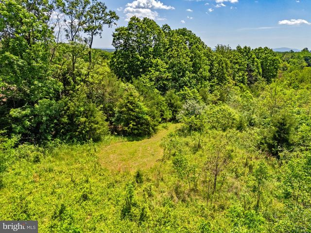 384 LINDAMOOD LN, Strasburg, VA 22641