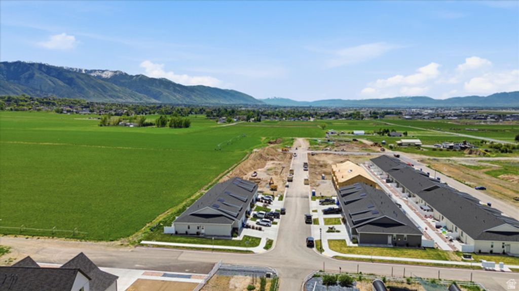 Image 33 of property listing at 820 S 380 E #14, Smithfield, UT 84335