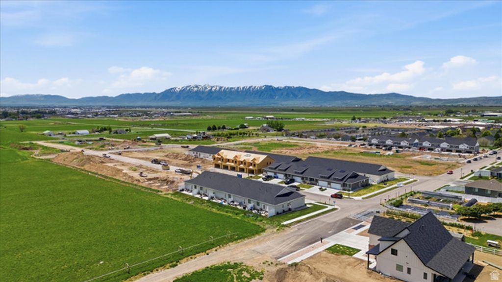 Image 34 of property listing at 820 S 380 E #14, Smithfield, UT 84335