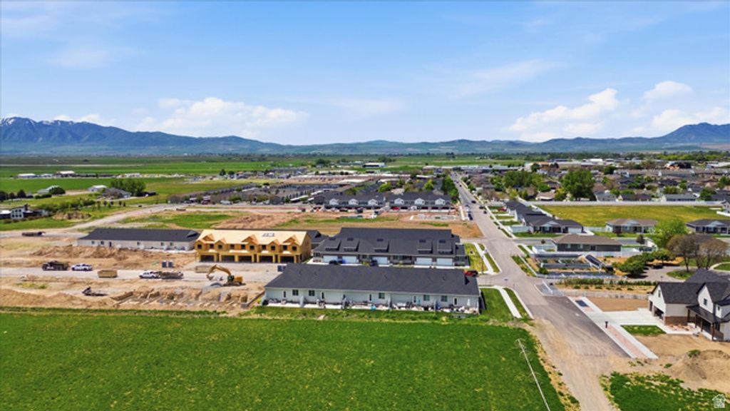 Image 35 of property listing at 820 S 380 E #14, Smithfield, UT 84335