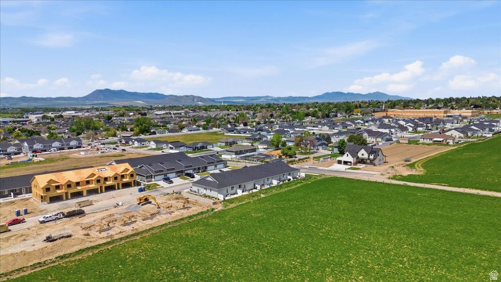 Image 36 of property listing at 820 S 380 E #14, Smithfield, UT 84335