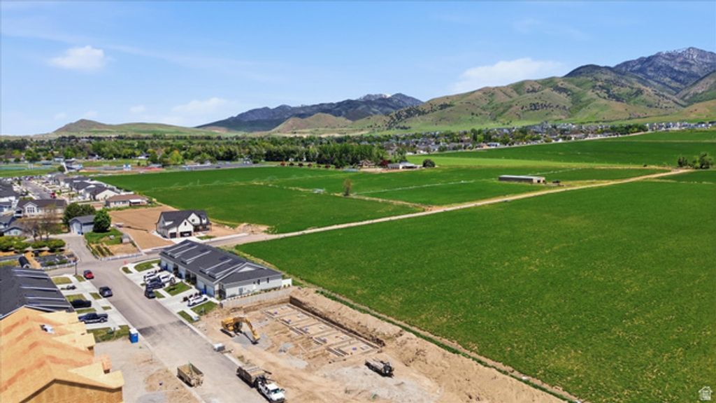Image 37 of property listing at 820 S 380 E #14, Smithfield, UT 84335