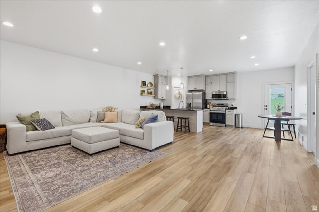 Image 6 of property listing at 820 S 380 E #14, Smithfield, UT 84335