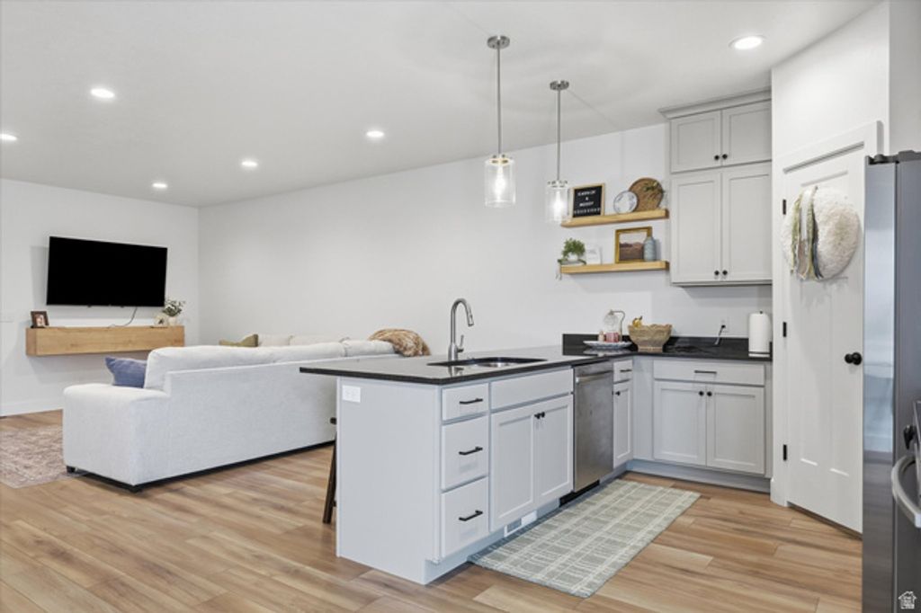 Image 8 of property listing at 820 S 380 E #14, Smithfield, UT 84335