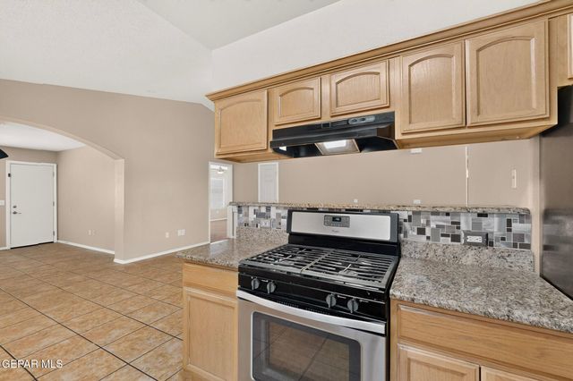 4040 TIERRA VENADO Drive, El Paso, TX 79938