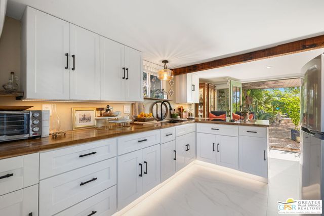 575 S Calle Ajo, Palm Springs, CA 92264