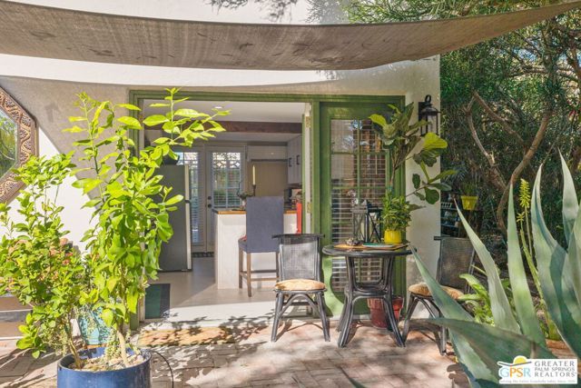 575 S Calle Ajo, Palm Springs, CA 92264
