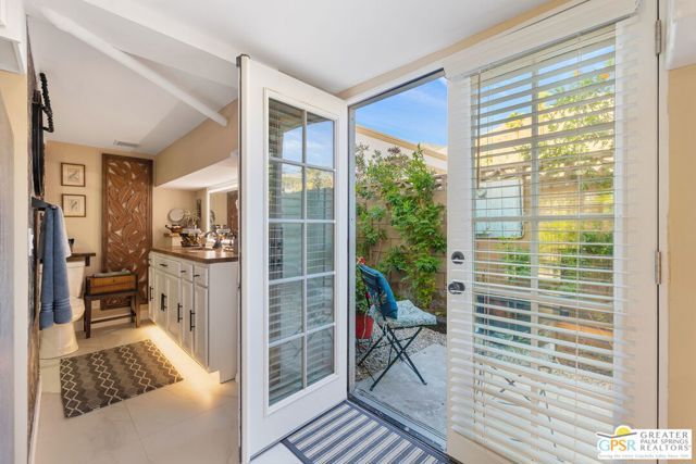 575 S Calle Ajo, Palm Springs, CA 92264