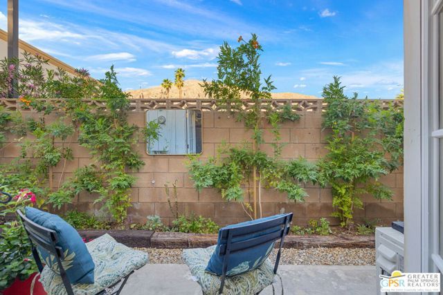 575 S Calle Ajo, Palm Springs, CA 92264